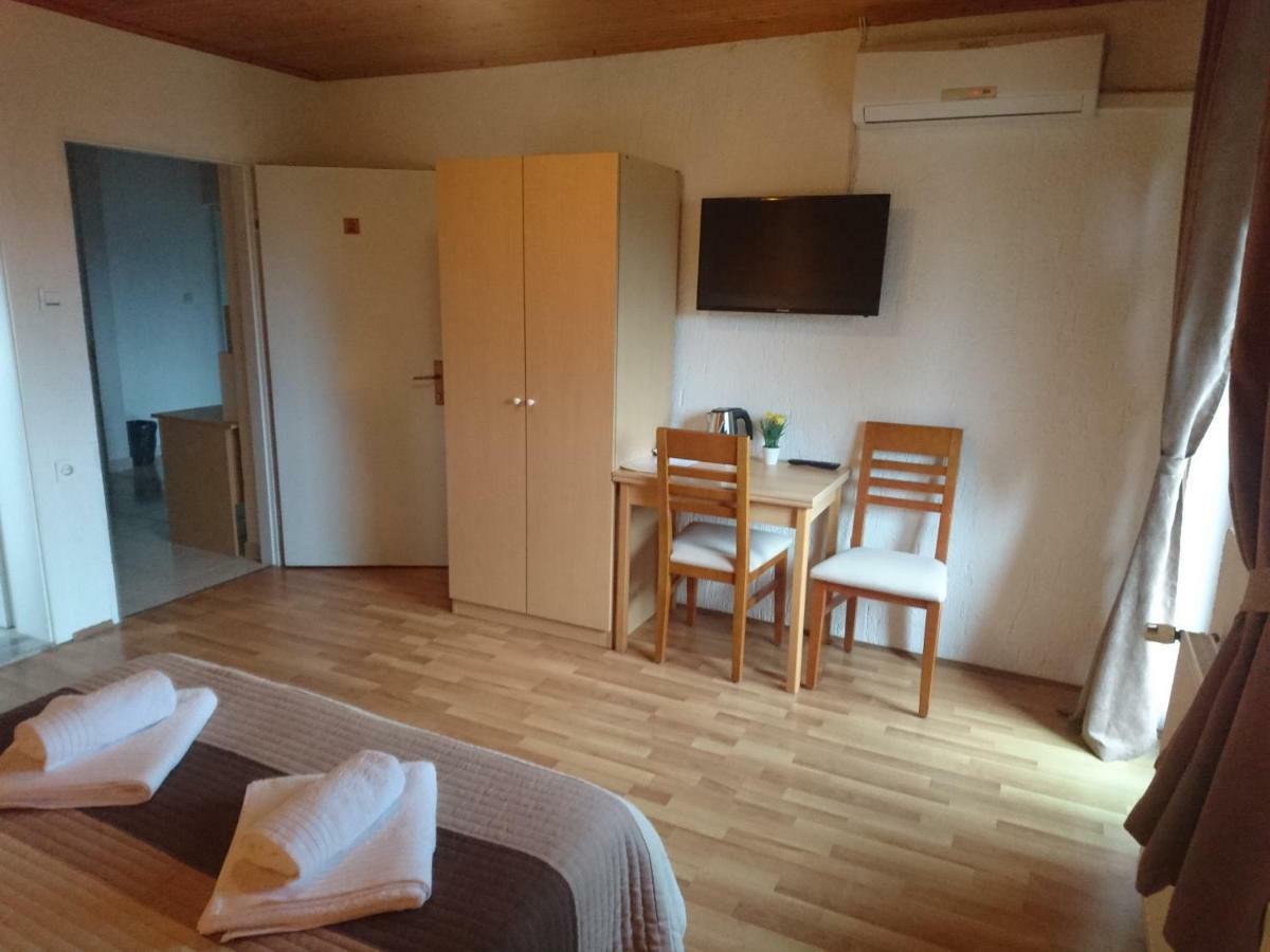 House Viktoria Hotel เซลิสเต เดรซิสโก ภายนอก รูปภาพ